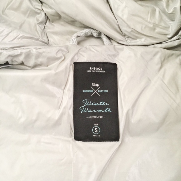 SOLD ⛔ GAP | Gray Puffer Jacket - Picture 2 of 5